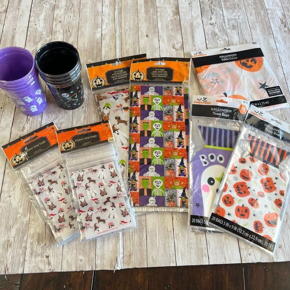 Halloween Party Supplies Lot Plastic Cups Loot Treat Candy Table Cover Bags NWT - Picture 1 of 6